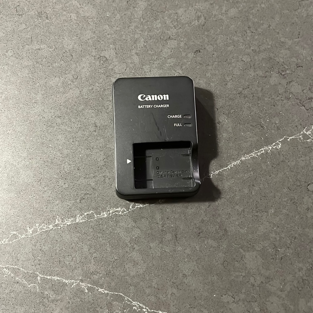 CANON BATTERY CHARGER